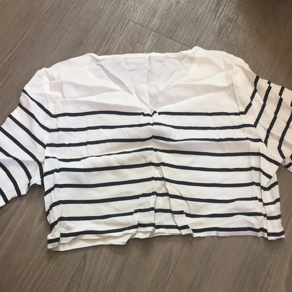 White and black horizontal striped crop top. - Picture 2 of 2